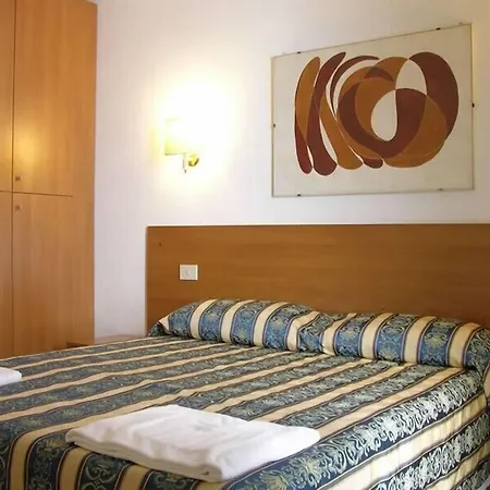 Aparthotel Lodi 3*
